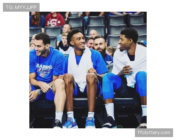 拉斯维加斯王牌队内蓝白对抗赛，蓝队凭借三分雨获胜