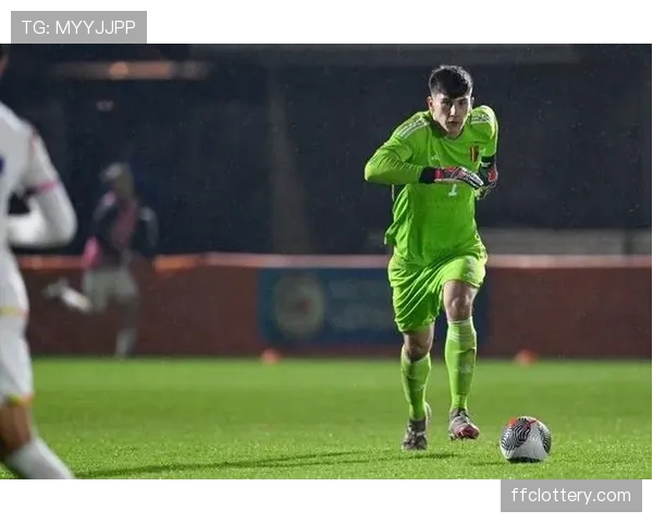 特写：斯特拉斯堡门将冲出完成关键拦截，随后怒吼指挥防线